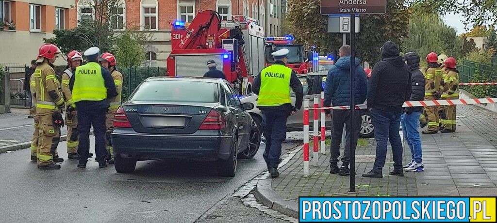 wypadek na waryńskiego, wypadek przy solarisie, wypadek w opolu, dachowanie w centrum, auto dachowało w centrum, 