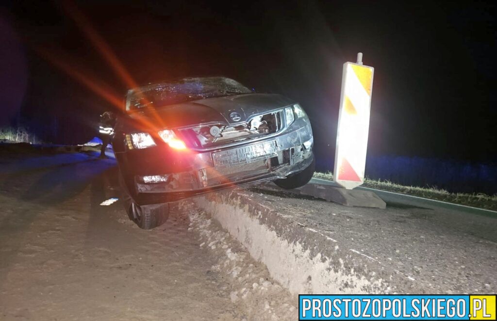 zawada wypadek, zawada auto w rowie, zawisł nad rowem, wypadek turawa,