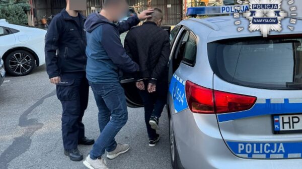 Namysłów: Policjanci zatrzymali dwóch poszukiwanych listem gończym
