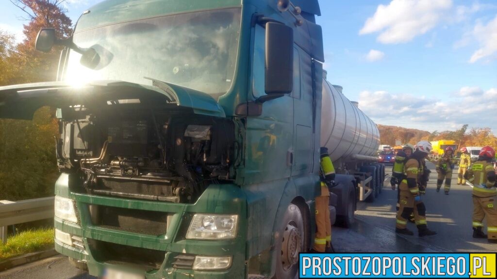 Pożar cysterny przewożącej mleko na autostradzie A4 w pobliżu Wysokiej