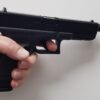 Groził nastolatkom i strzelił w powietrze – 42-latek z gminy Komprachcice zatrzymany przez policję