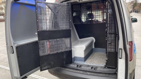 Nysa: Pijany 39-latek z dożywotnim zakazem prowadzenia zatrzymany na stacji paliw. Był poszukiwany