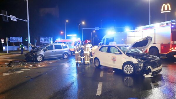 Wypadek na skrzyżowaniu ulic Domańskiego i Wrocławskiej w Opolu. Dwie osoby trafiły do szpitala