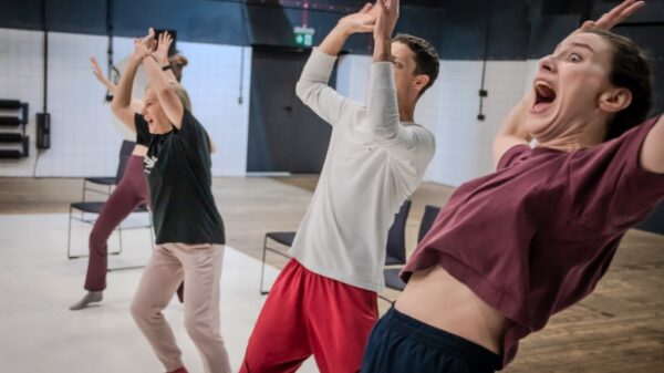 Premiera spektaklu „Oszuści” w Teatrze im. Jana Kochanowskiego w Opolu – 25 października 2025 r.