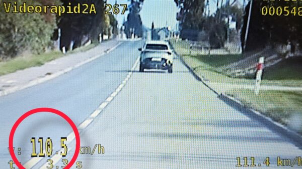 Zlekceważył znak zakazu i pędził przez wieś ponad 110 km/h.55-latek stracił prawo jazdy