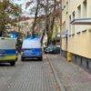 Interwencja policjantów i ratowników medycznych przy ulicy 1 Maja w Kędzierzynie Koźlu