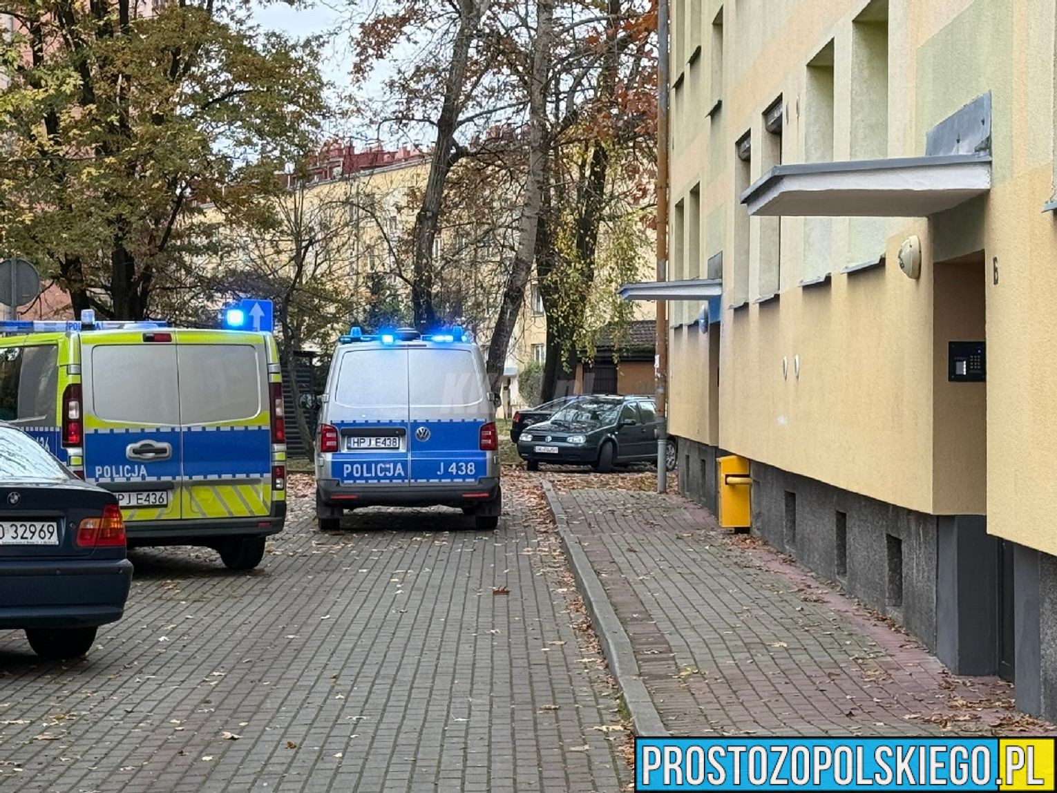 Interwencja policjantów i ratowników medycznych przy ulicy 1 Maja w Kędzierzynie Koźlu
