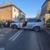 Wypadek w Głubczycach: czołowe zderzenie audi i BMW, jedna osoba trafiła do szpitala