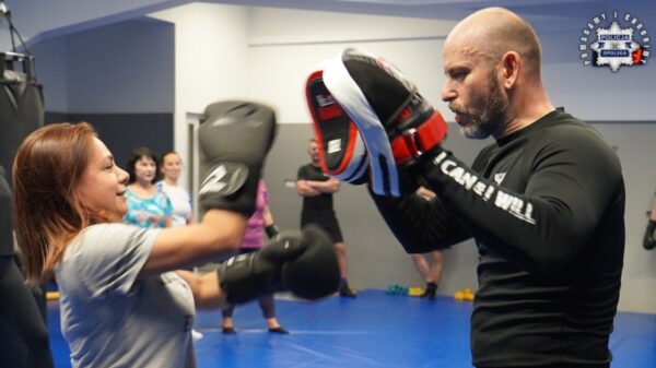 100-lecie służby kobiet w Policji. Policjantki i pracownice cywilne z Opola wzięły udział w specjalnych zajęciach samoobrony