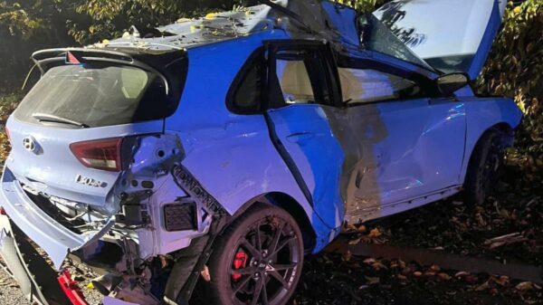 Wypadek w Kędzierzynie-Koźlu: Hyundai uderzył w drzewo. 17-letnia pasażerka trafiła do szpitala