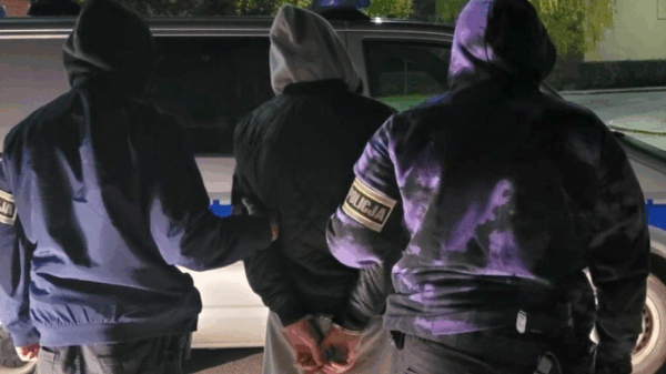 43-latek był poszukiwany za kradzież – wpadł podczas nocnego spaceru