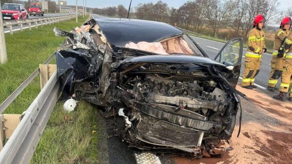 Wypadek na autostradzie A4 pod Prószkowem – kierowca hondy wjechał w naczepę