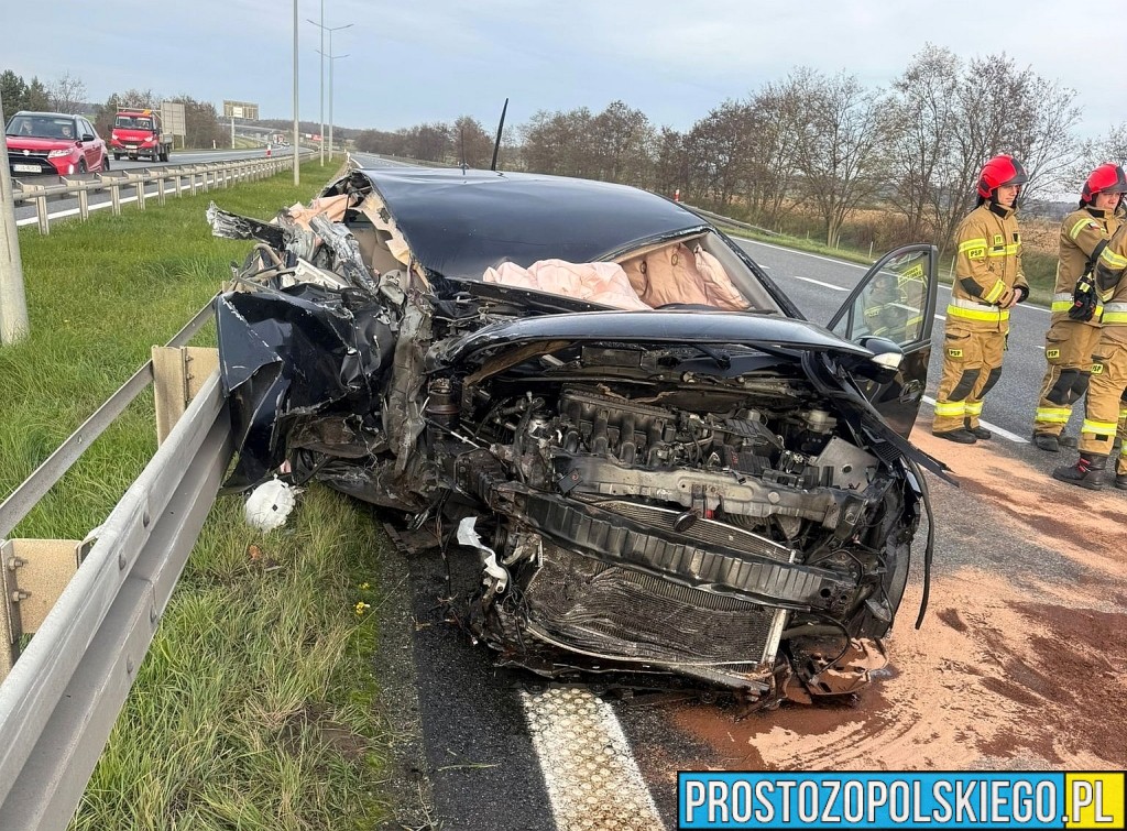 Wypadek na autostradzie A4 pod Prószkowem – kierowca hondy wjechał w naczepę