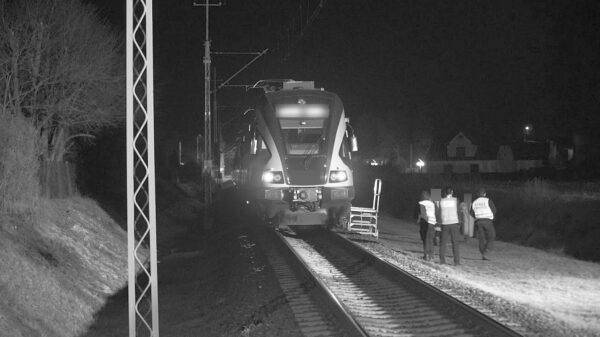 Tragiczne potrącenie na torach między Kędzierzynem a Sławięcicami. Nie żyje jedna osoba