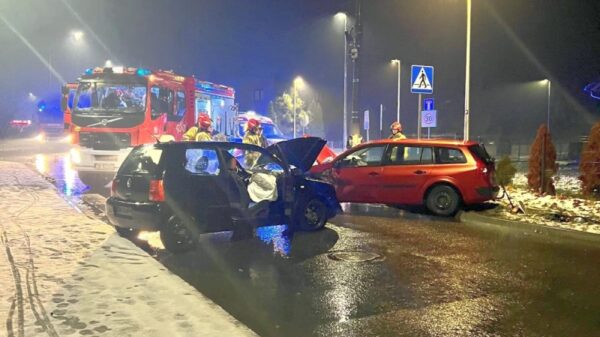 Wypadek na skrzyżowaniu Jagiellońskiej i Nektarowej w Kędzierzynie-Koźlu. Dwie osoby trafiły do szpitala