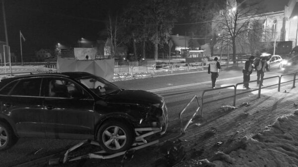 Tragiczny wypadek w Krzywiźnie. Pieszy zginął na DK11 – droga całkowicie zablokowana