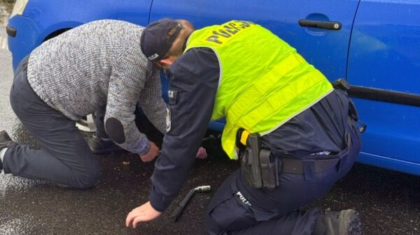 Policjanci z Kędzierzyna-Koźla pomogli kierowcy w potrzebie na DK40