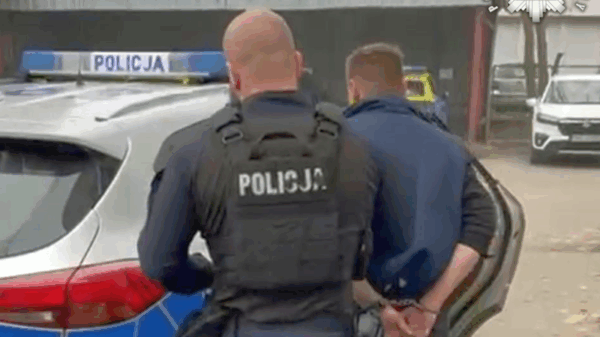 Namysłów: 32-latek jechał mimo sądowego zakazu. W domu policja znalazła 300 gramów narkotyków