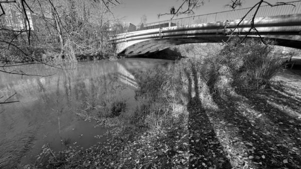 Tragiczne odkrycie w Opolu. Ciało 62-letniego mężczyzny znalezione w kanale Młynówka