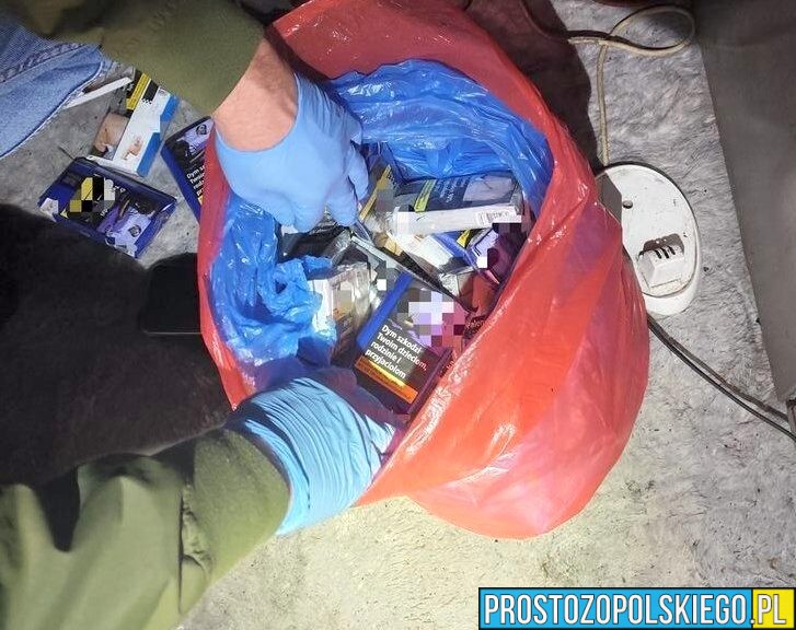 Paczków: 47-latek włamał się do sklepu i ukradł tytoń. Schował łup za kominem