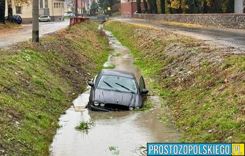 27-letni kierowca wjechał do rowu w Bodzanowie. Miał blisko 2 promile alkoholu