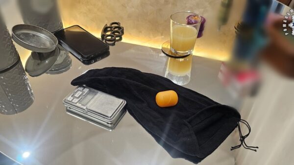 Strzeleccy kryminalni zatrzymali 38-latka ukrywającego się przed wymiarem sprawiedliwości. W mieszkaniu znaleziono narkotyki