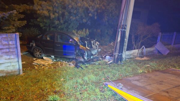 Nietrzeźwy kierowca uderzył w ogrodzenie w Chróścinie. Miał prawie 1,5 promila