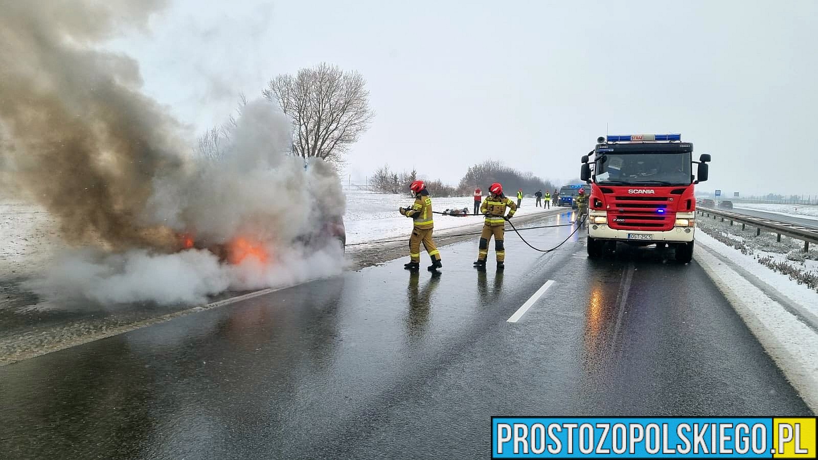 Pożar auta na A4. Szybka reakcja Żandarmerii Wojskowej zapobiegła większym stratom