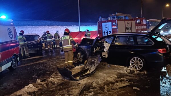 Zderzenie forda i BMW na DK46 w rejonie Nysy. Trzy osoby ranne – droga była zablokowana