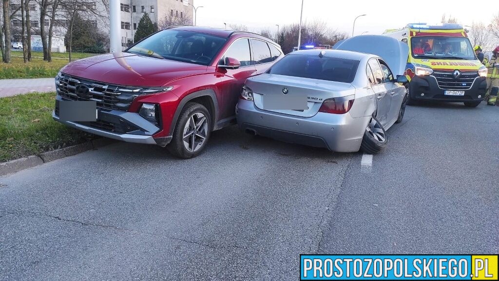 Zderzenie trzech samochodów na ul. Okulickiego w Opolu. Służby pracowały na miejscu