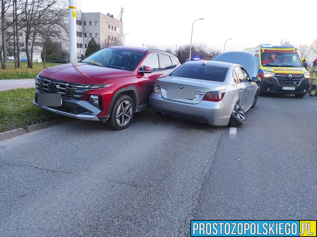 Zderzenie trzech samochodów na ul. Okulickiego w Opolu. Służby pracowały na miejscu