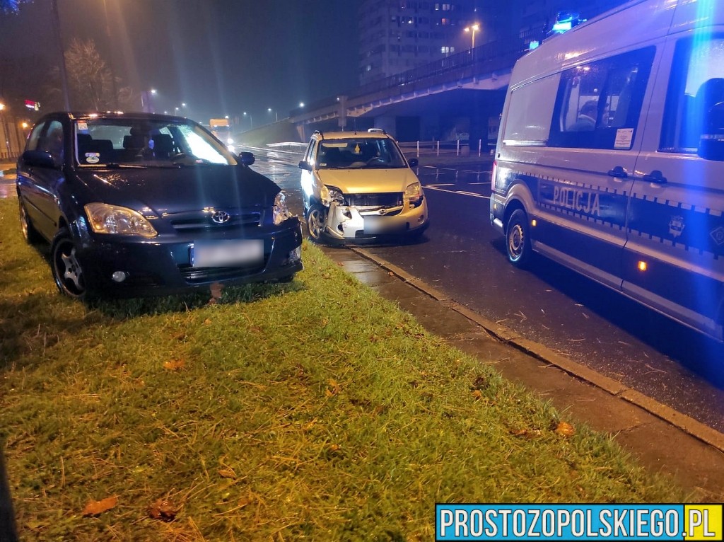 Zderzenie dwóch samochodów osobowych na Placu Konstytucji 3 Maja w Opolu (Rondo)