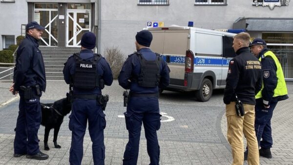 Kluczbork: Ćwiczenia służb w Starostwie Powiatowym. Scenariusz zakładał podłożenie ładunku wybuchowego