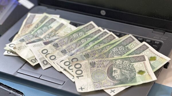 33-latka straciła niemal 4 tysiące złotych przez „nowoczesną aplikację inwestycyjną”