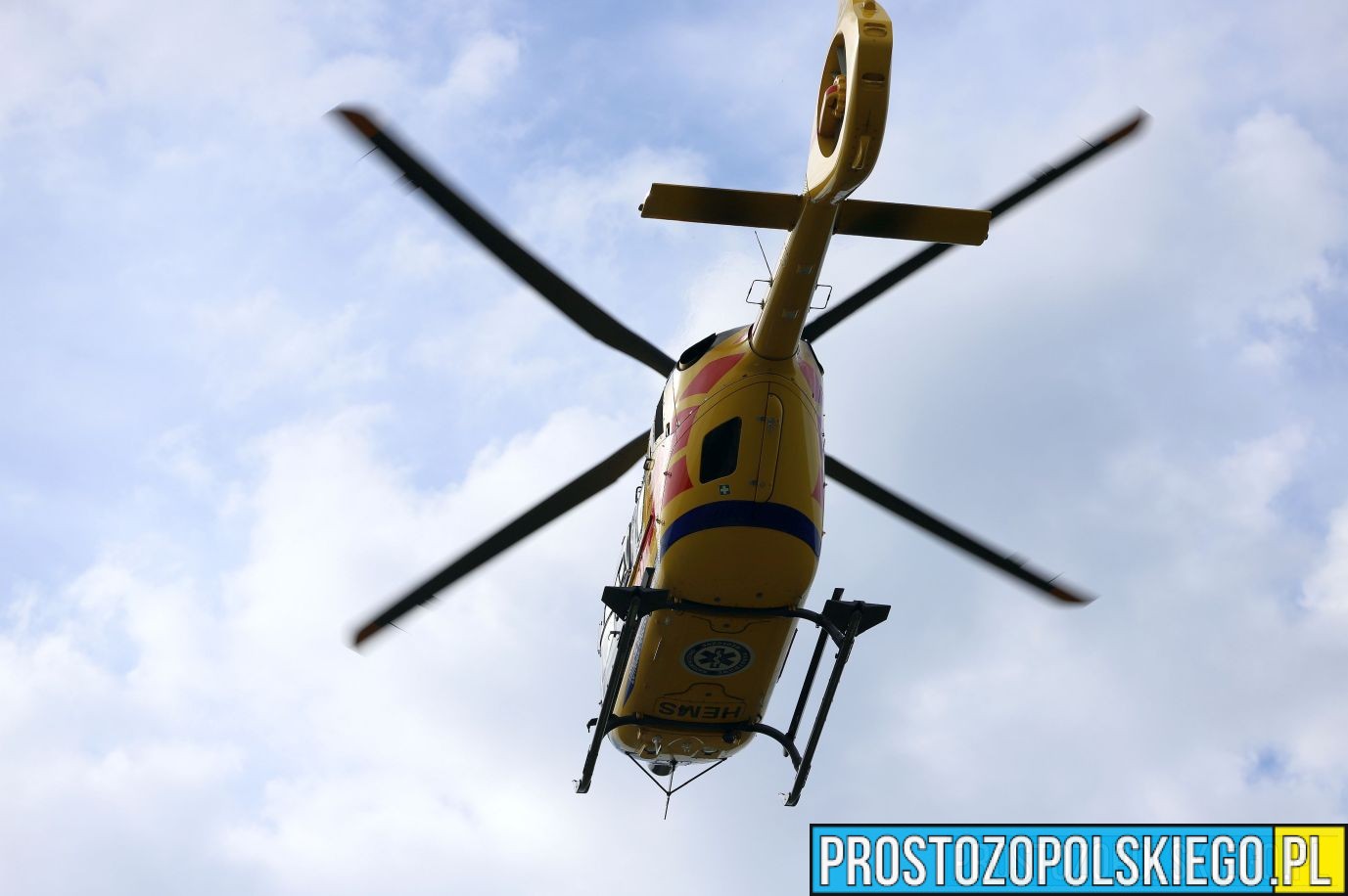 Wypadek na DK46 między Pakosławicami a Sidziną. Dwie osoby dorosłe i dziecko zabrani do szpitala Na miejscu lądował LPR