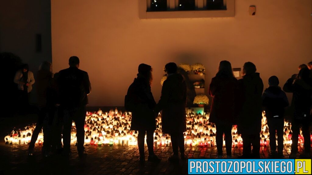 Nocne zdjęcia z cmentarza w Opolu. Magiczna atmosfera pełna refleksji