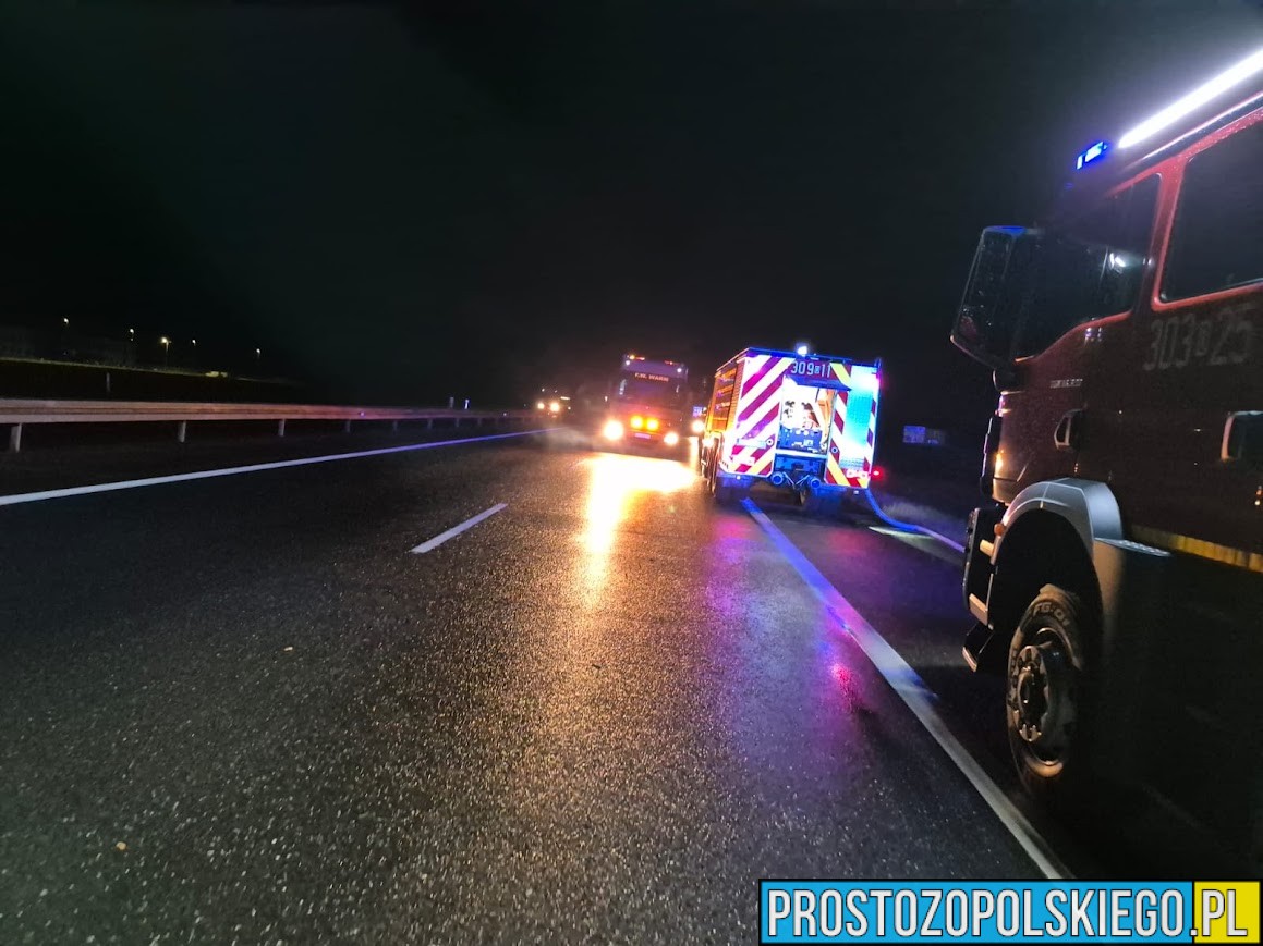 Zderzenie czterech samochodów na autostradzie A4 w Jaryszowie. 13 osób przebadanych przez ratowników