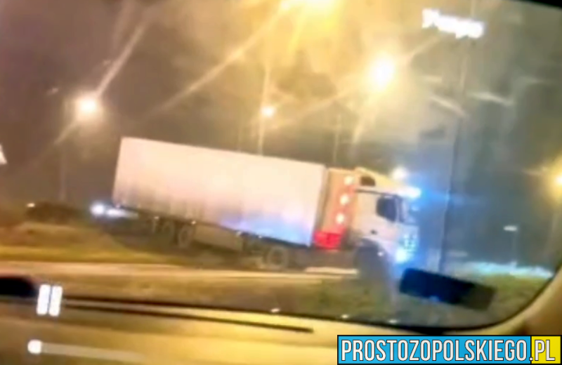 Nocny rajd ciężarówki przez rondo Szczakiela. Sprawca uciekł