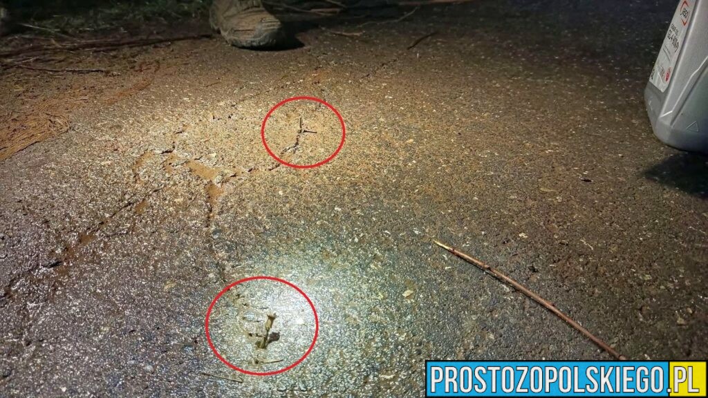 Pokrzywnica: Metalowe elementy powbijane w jezdnię. Policja poszukuje świadków