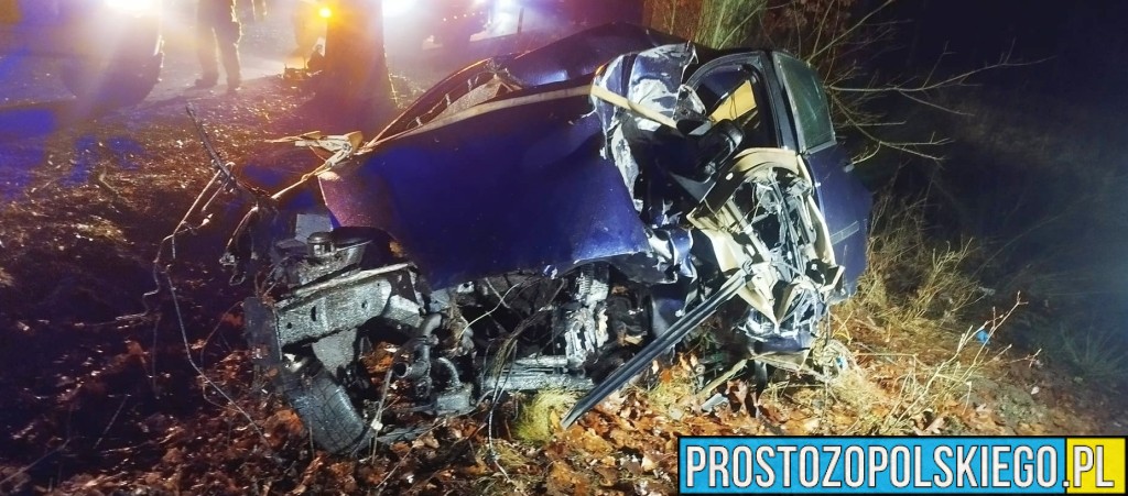 wypadek w&nbsp;grabczoku, grabczok auto uderzyło w&nbsp;drzewo, grabczok poważny wypadek, wiadomości z&nbsp;ostatniej chwili, wypadek śmiertelny, grabczok auto uderzyło w&nbsp;drzewo, grabczok rozbite auto, grabczok w&nbsp;nowy wypadek, 