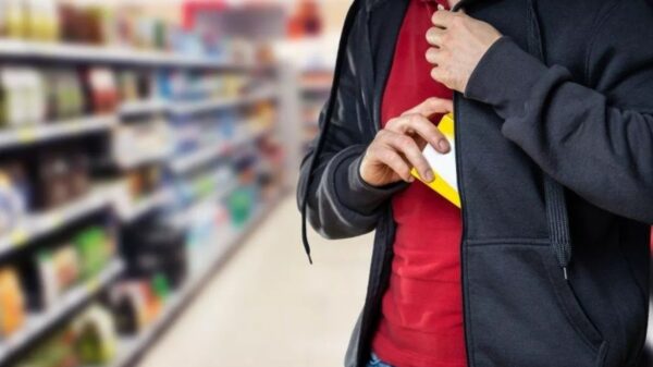 Kradzież w markecie w Kędzierzynie-Koźlu. 39-latek zrobił „zakupy” za 2 tys. zł i nie zapłacił