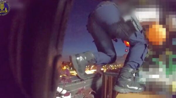 Policjanci i strażacy uratowali 65-latka w Opolu. Dostali się do mieszkania przez balkon