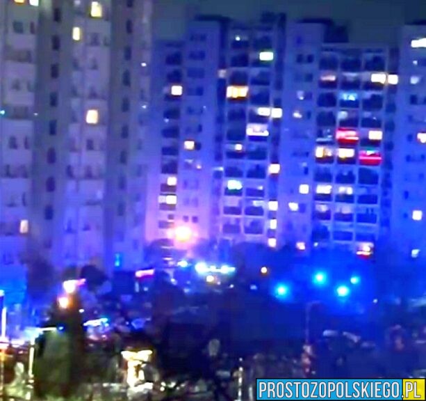 Interwencja służb na ul. Szymona Koszyka w Opolu.