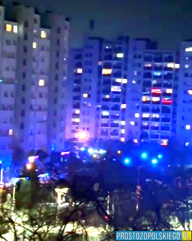 Interwencja służb na ul. Szymona Koszyka w Opolu.