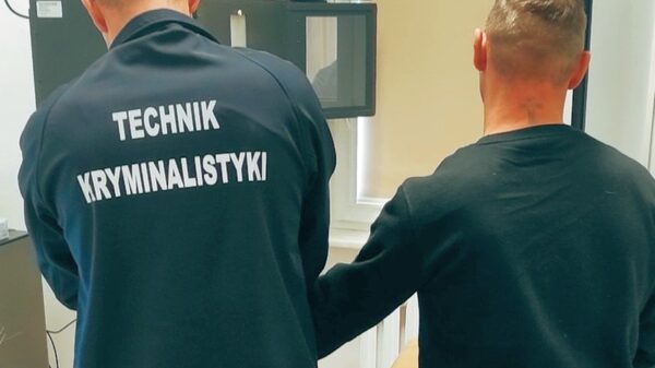 Kluczbork: 35-latek zatrzymany za oszustwo internetowe. Wystawił telefon, pobrał pieniądze i nie wysłał towaru