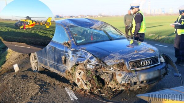Wypadek na ul. Opolskiej w Opolu-Sławicach. Audi dachowało – trzy osoby poszkodowane