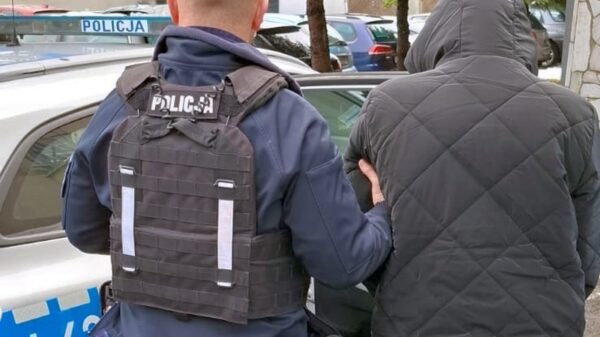 Kluczbork: Policjanci zatrzymali 49-latkę ukrywającą się przed wymiarem sprawiedliwości