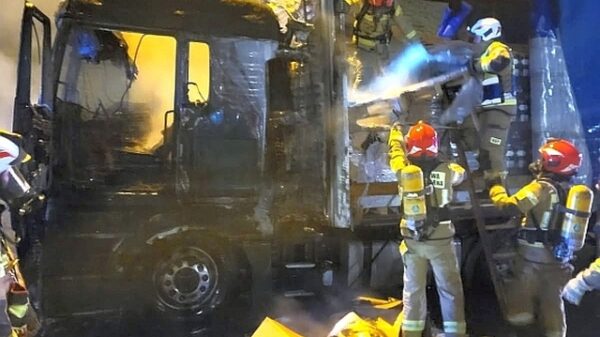 Pożar ciężarówki na MOP Wysoka. Kabina i naczepa stanęły w ogniu