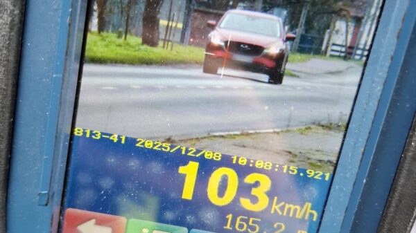 Krzyżowice: 37-latek jechał 103 km/h w obszarze zabudowanym. Stracił prawo jazdy i otrzymał wysoki mandat