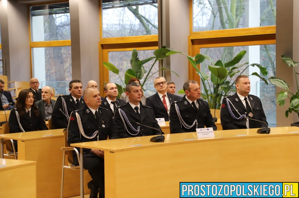 Ogromne wsparcie dla OSP w regionie. 22,5 mln zł z Unii Europejskiej na sprzęt, wozy i drony